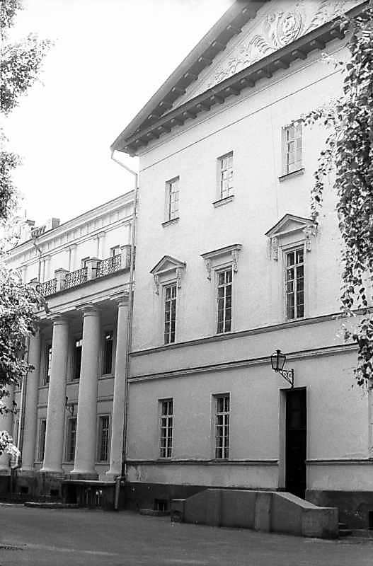 1983 р. Права частина головного фасаду