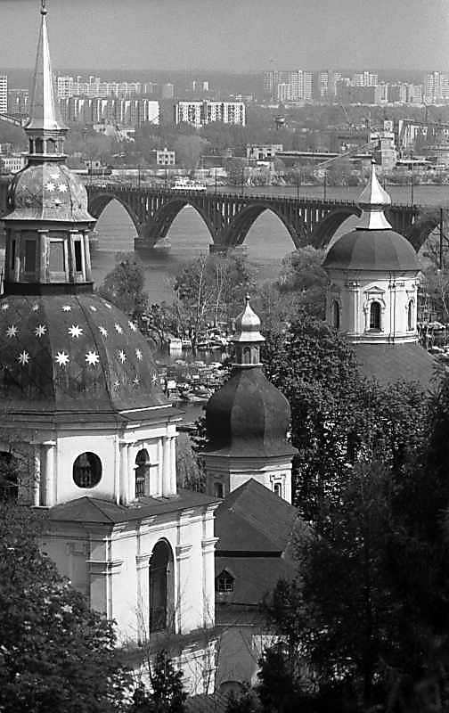 1983 р. Дзвіниця, трапезна і…