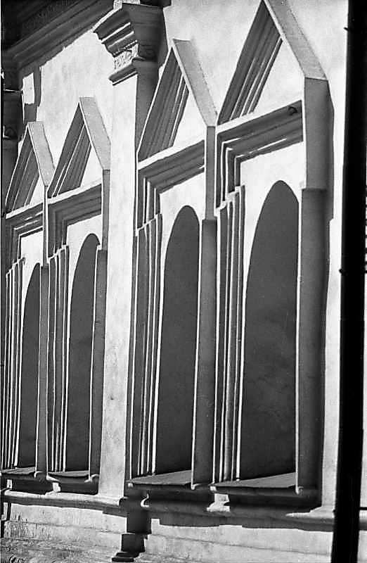 1983 р. Вікна південного фасаду.…