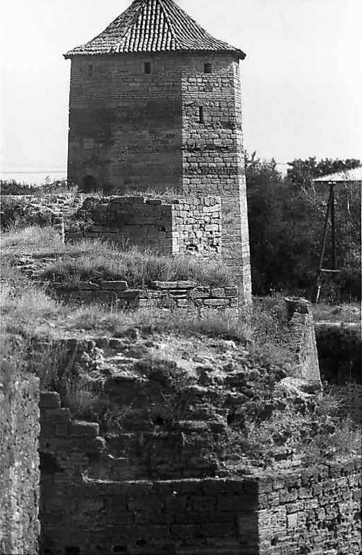 1984 р. Південний фронт з баштами 9,…