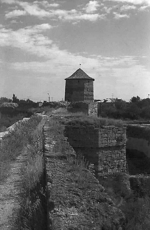 1984 р. Південний фронт з баштами 8,…