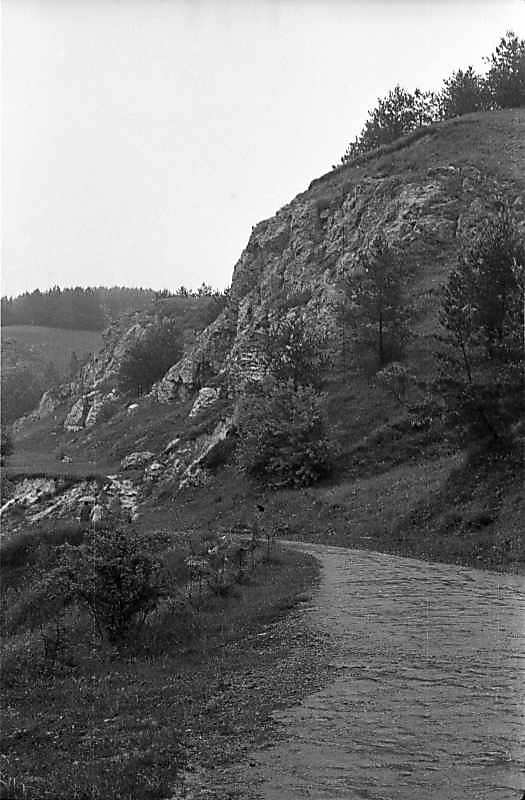 1985 р. Скелі й дорога до печери