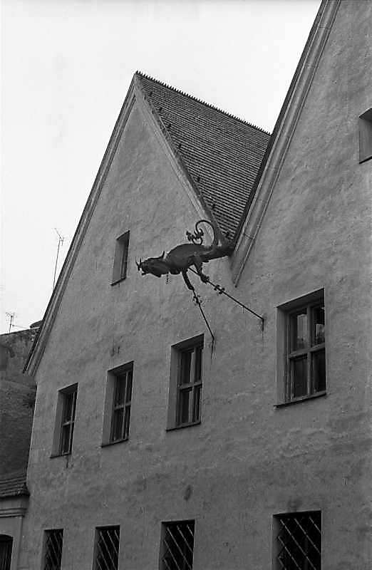 1985 р. Фрагмент головного фасаду