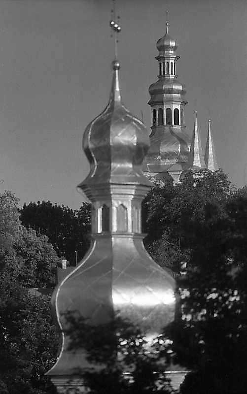 1985 р. Верх бабинця на тлі дзвіниці…