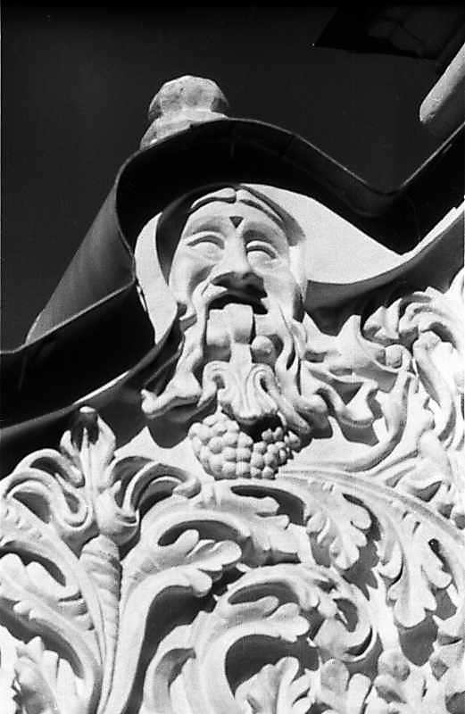 1985 р. Маскарон південно-західного…