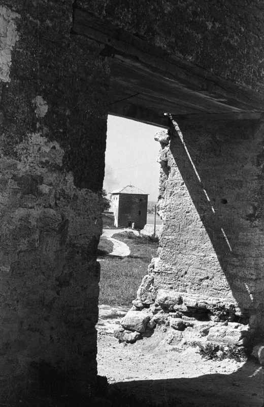 1986 р. Вид на башту 15 крізь браму