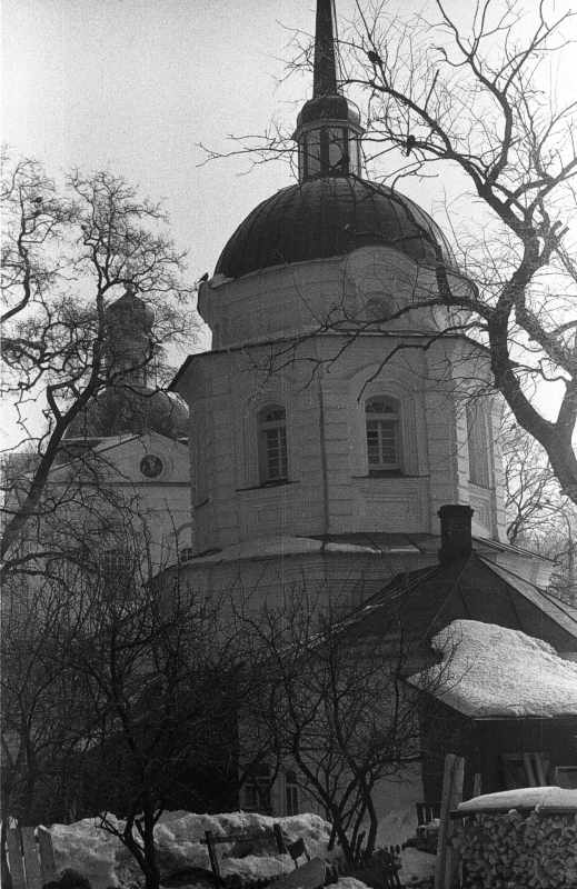 1987 р. Загальний вигляд на тлі церкви