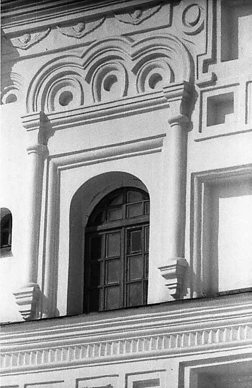 1987 р. Вікно 2-го ярусу дзвіниці.…