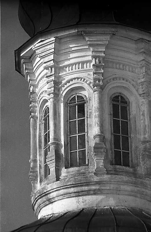 Барабан верху вівтаря