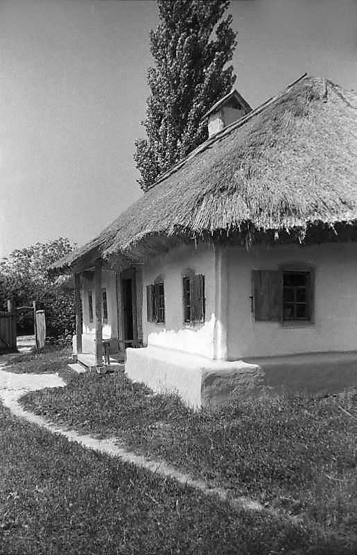 1987 р. Чільний фасад у ракурсі