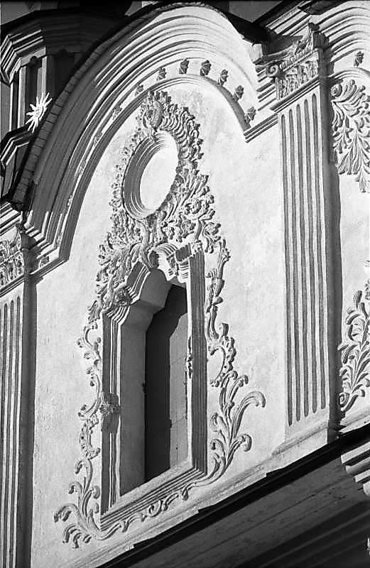 Центральна частина фронтону