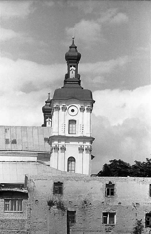 Південна дзвіниця і флігель