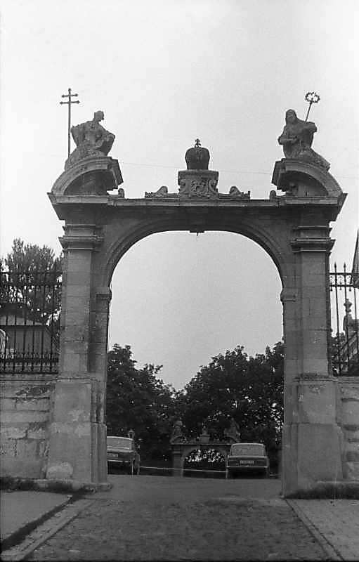 1987 р. Південна брама центрального…