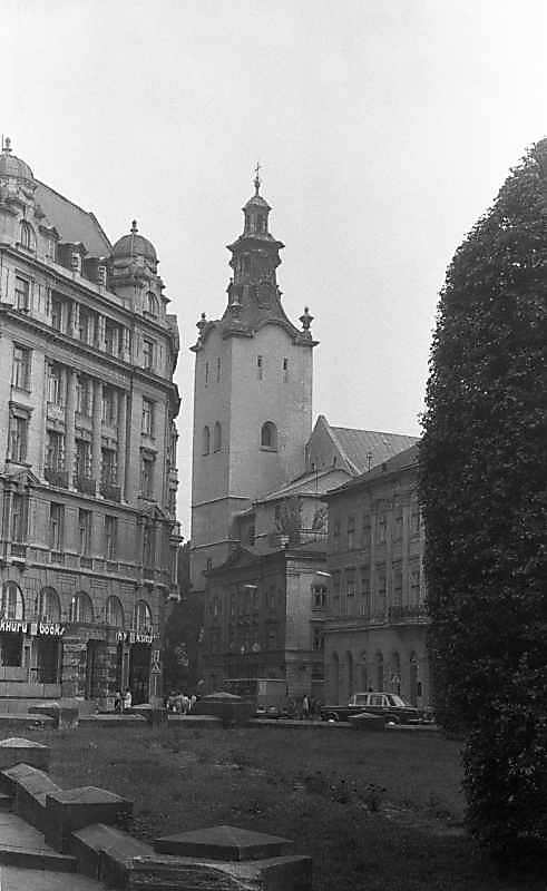 1987 р. Фрагмент площі з видом на…