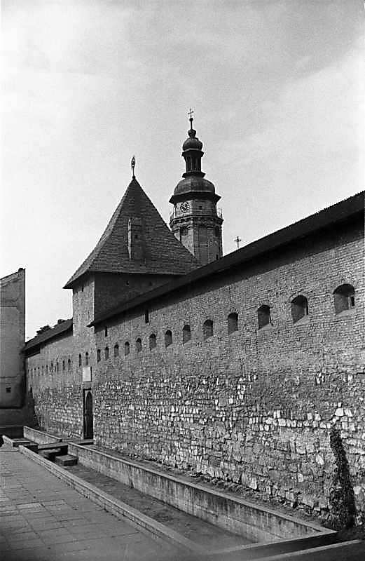 1987 р. Глинянська брама і мури.…