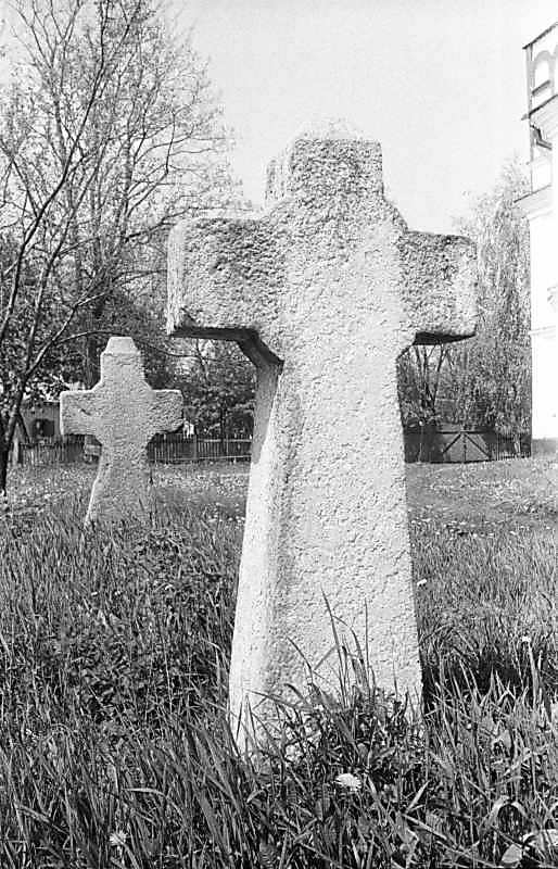 1988 р. Хрести на обійсті