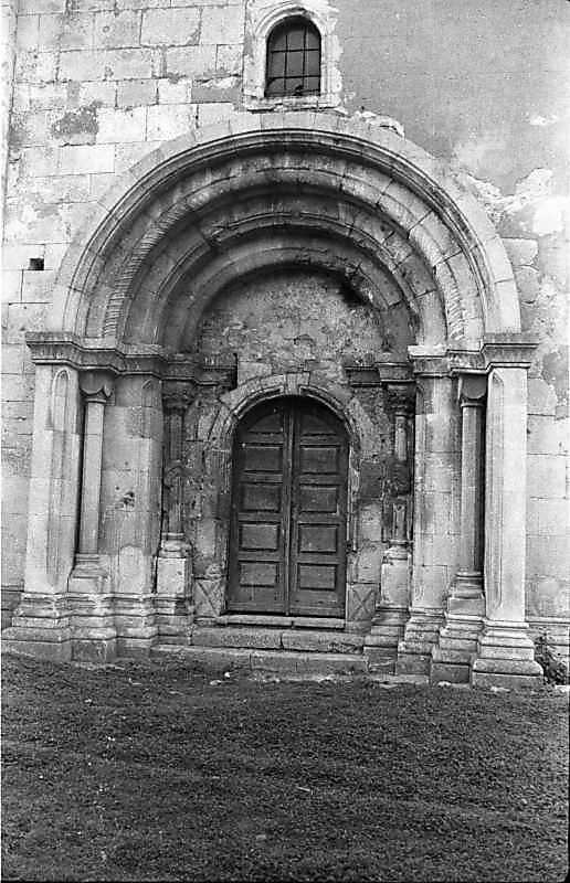 1988 р. Західний портал