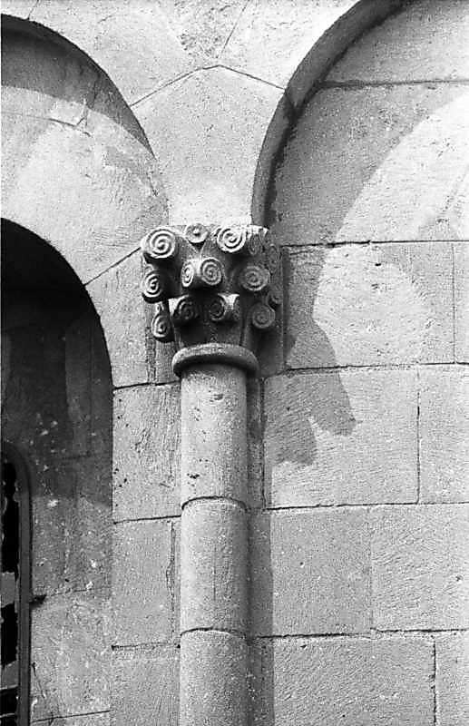 Четверта (від півдня) капітель…