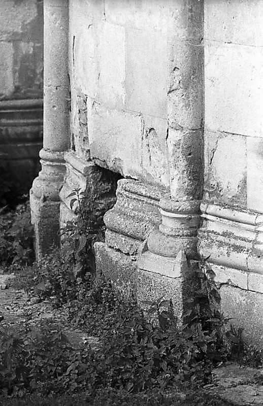 Цоколь центральної апсиди