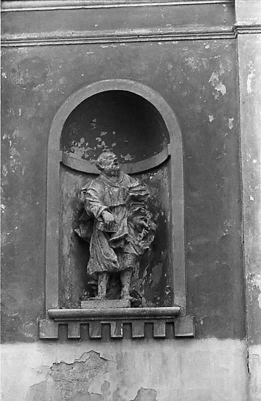 Апостол Петро. Скульптура в лівій ніші…