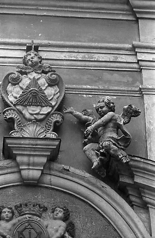 Недремане око і правий ангел