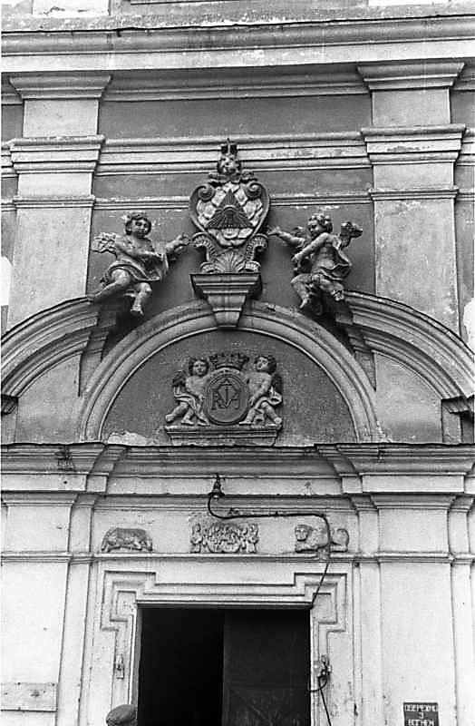 Верхня частина порталу