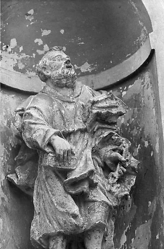 Півпостать