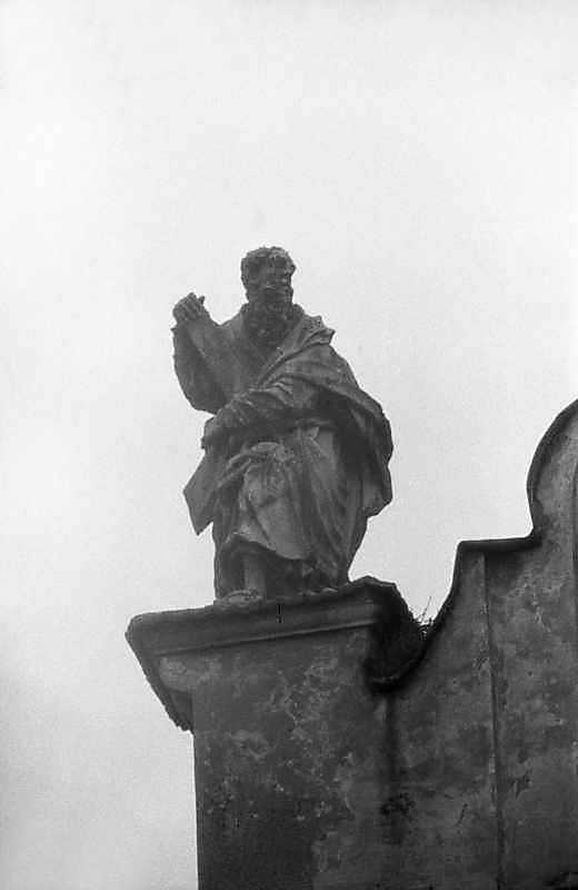 Апостол Андрій (?). Ліва скульптура…