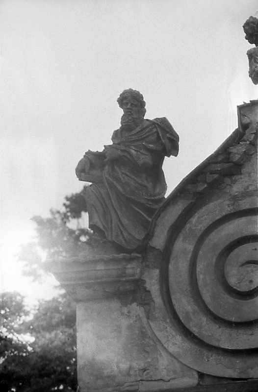 Крайня постать (2)