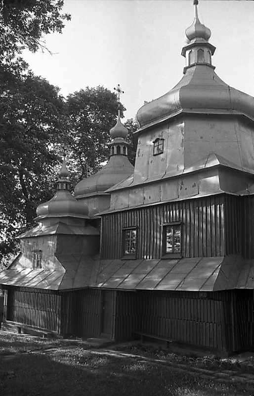 Вівтар і нава