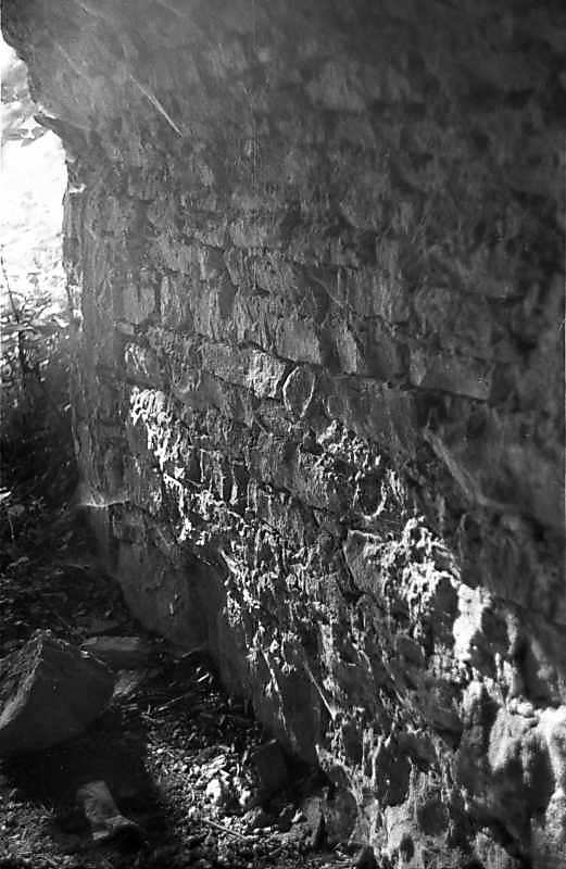 Мурування проходу до крипти