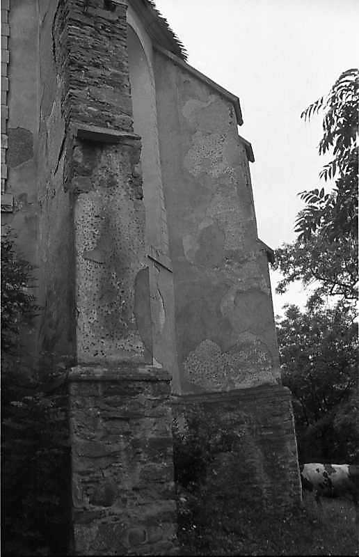 1988 р. Контрфорси вівтаря. Вигляд з…