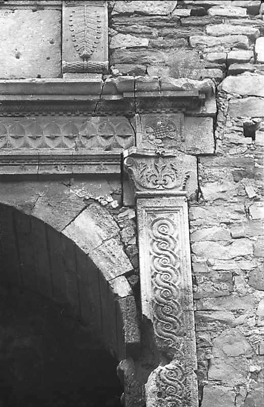 Антаблемент та капітель пілястри