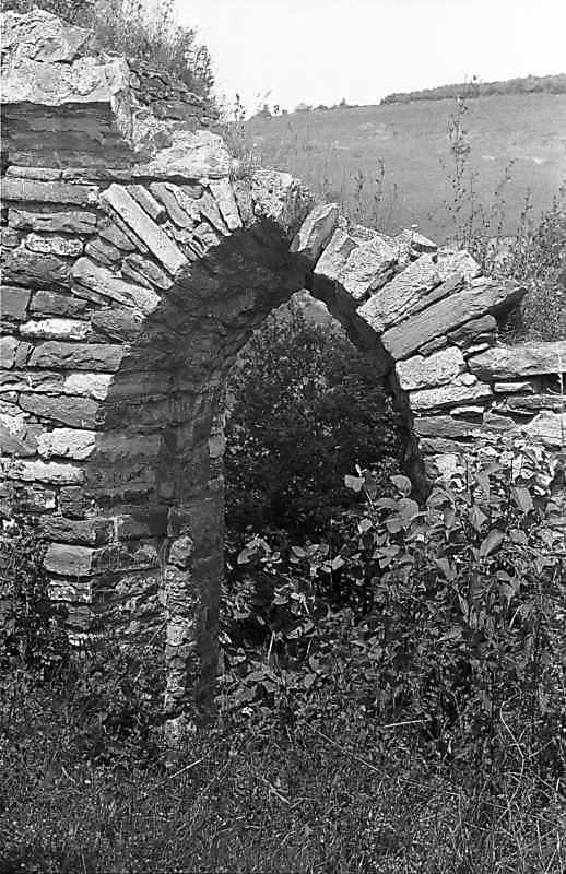 1988 р. Прохід зі стрілчастою аркою…