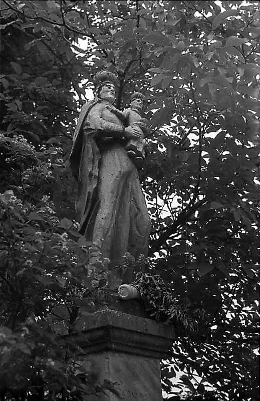 1988 р. Фігура св.Христофора біля церкви