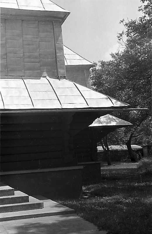 1988 р. Фрагмент чільного фасаду.…