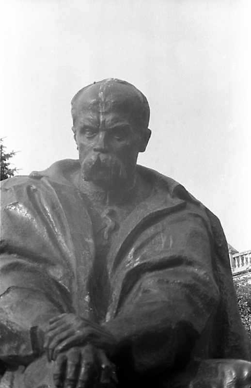 Півпостать