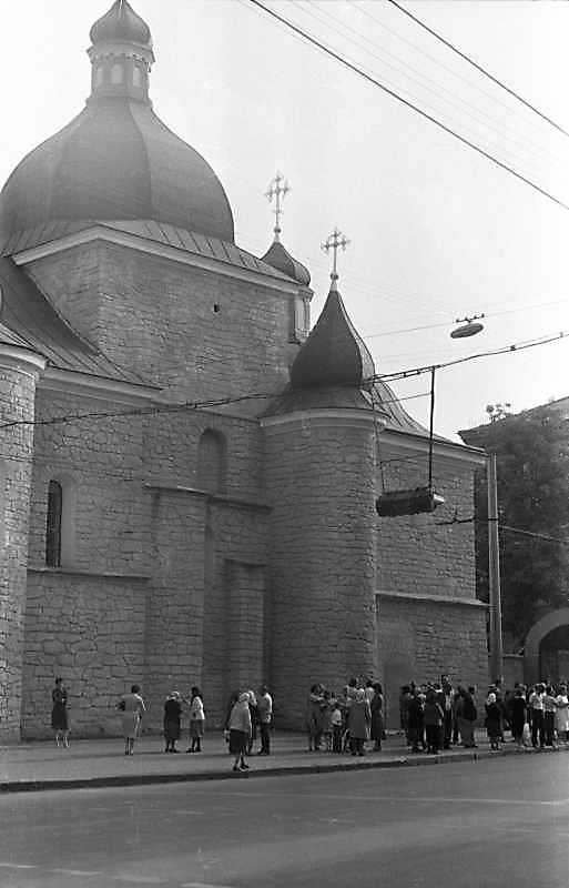 Нава і бабинець