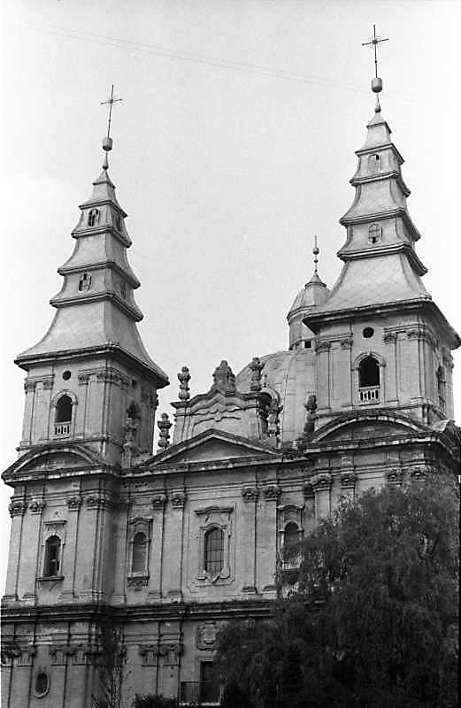 1988 р. Головний фасад. Вигляд із захо;у