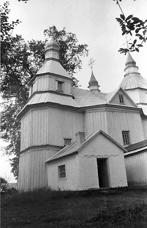 1988 р. Вівтар і нава. Вигляд з півночі