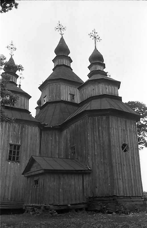 1988 р. Бічне рамено, нава і вівтар.…