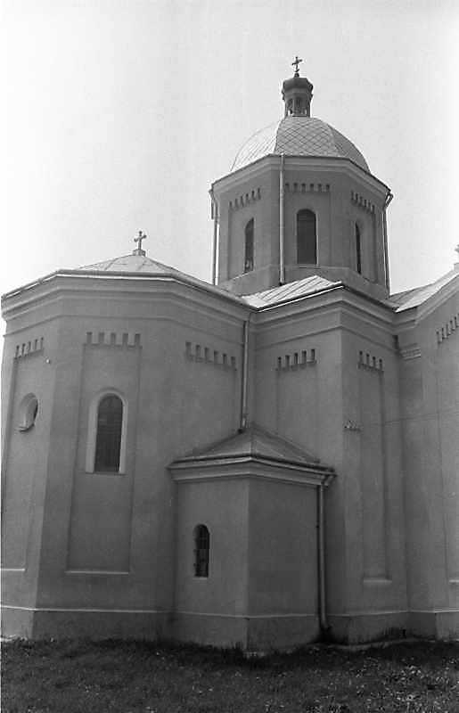 Вівтар і нава