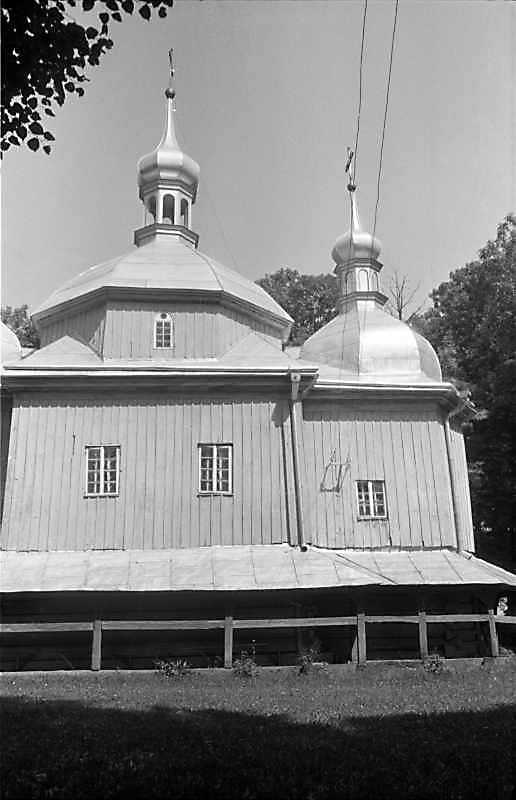 Нава і вівтар