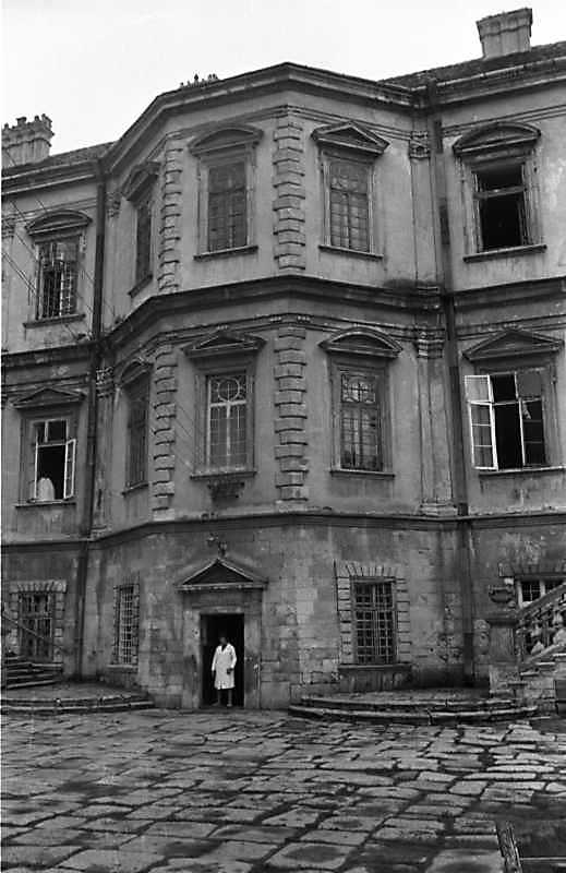 1988 р. Центральний ризаліт. Вигляд з…