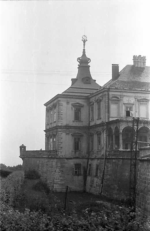 1988 р. Західний рів,…