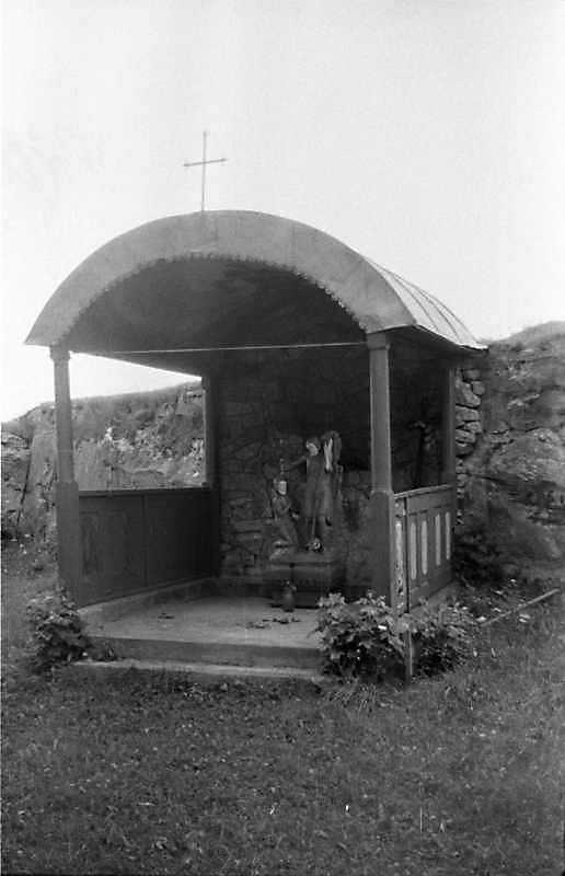 1988 р. Каплиця зі скульптурою