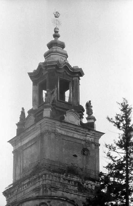 Верхній ярус башти костелу