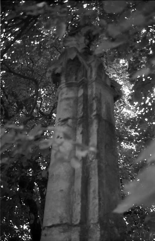 1988 р. Колона біля церкви. Верхня…