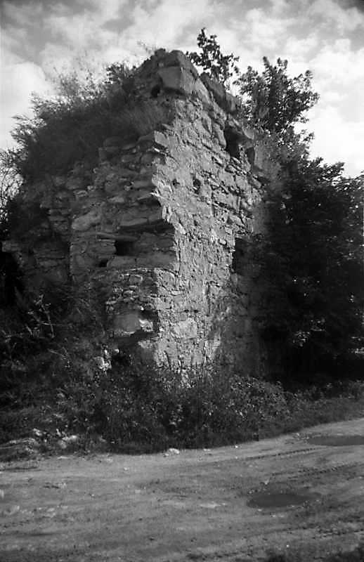 1988 р. Франгмент західної башти.…