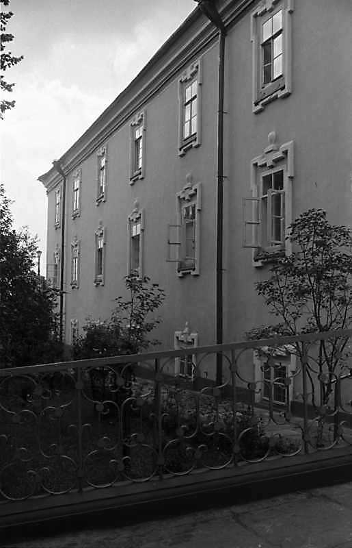 1988 р. Фрагмент східного фасаду.…